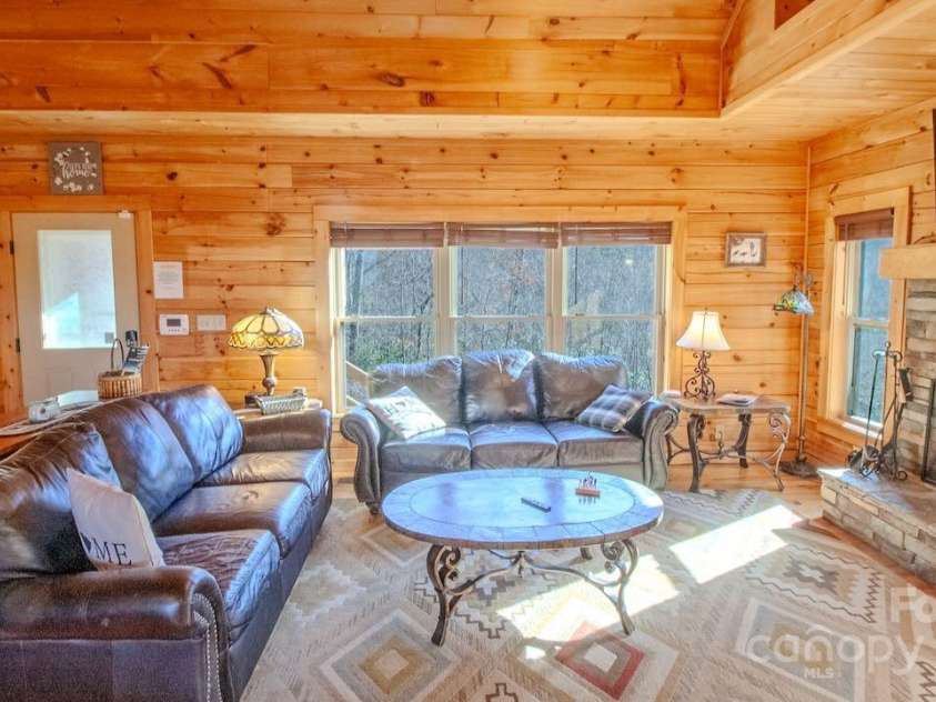187 Gardeners Cove Road, Whittier, NC 28789.  MLS# CAR4231313, YatesRealty ID 18982. Light Filled Great Room