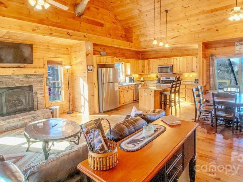 187 Gardeners Cove Road, Whittier, NC 28789.  MLS# CAR4231313, YatesRealty ID 18982. Main Floor Living Area