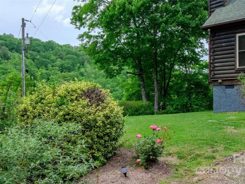 187 Gardeners Cove Road, Whittier, NC 28789.  MLS# CAR4231313, YatesRealty ID 18982. Side yard