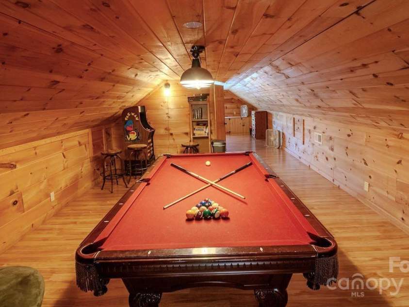 187 Gardeners Cove Road, Whittier, NC 28789.  MLS# CAR4231313, YatesRealty ID 18982. Upper Level Bonus Room Game Area