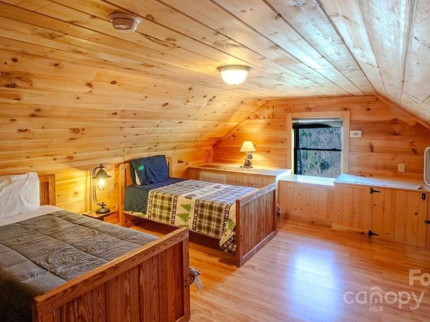 187 Gardeners Cove Road, Whittier, NC 28789.  MLS# CAR4231313, YatesRealty ID 18982. Upper Level Bonus Room Sleeping Area