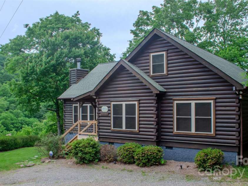 187 Gardeners Cove Road, Whittier, NC 28789.  MLS# CAR4231313, YatesRealty ID 18982. Welcome to 187 Gardener's Cove