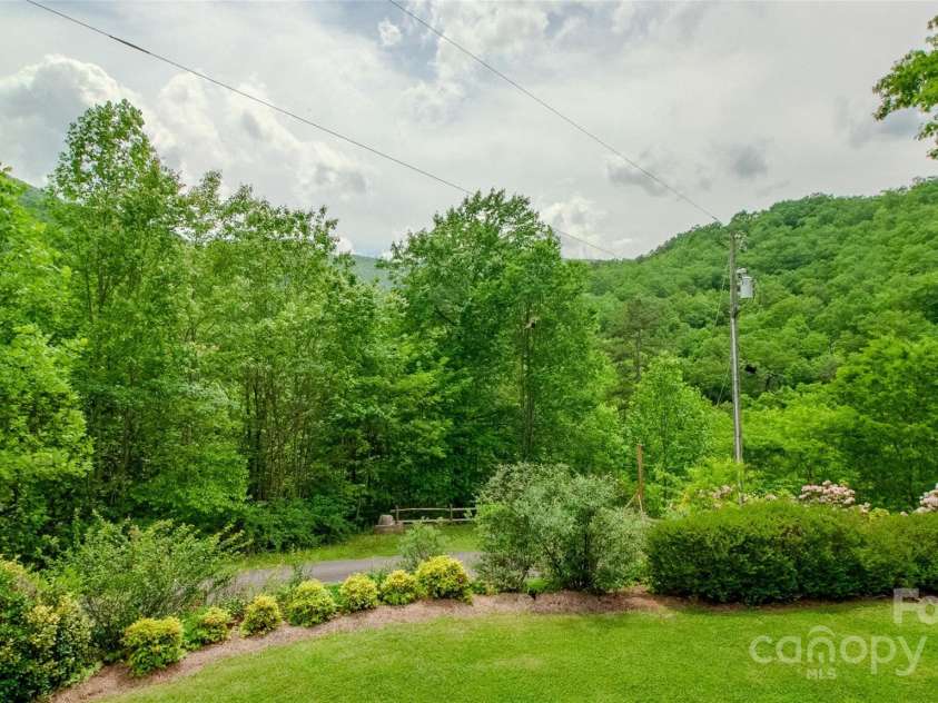 187 Gardeners Cove Road, Whittier, NC 28789.  MLS# CAR4231313, YatesRealty ID 18982. Yard