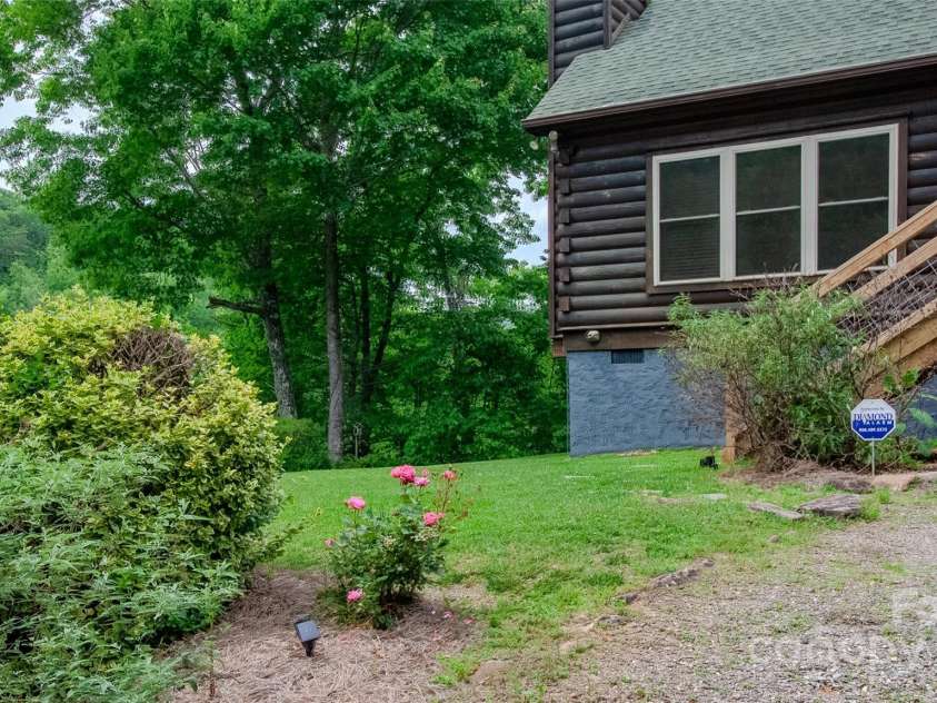 187 Gardeners Cove Road, Whittier, NC 28789.  MLS# CAR4231313, YatesRealty ID 18982. Yard