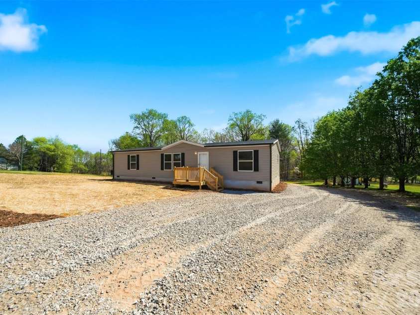810 Vine Arden Road, Morganton, NC 28655.  MLS# CAR4369853, YatesRealty ID 18982. 