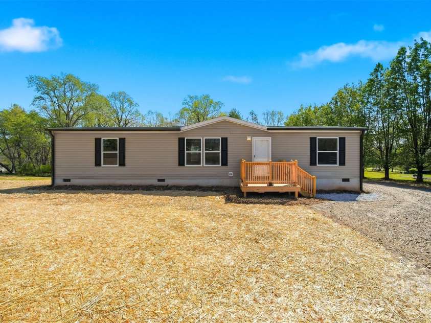 810 Vine Arden Road, Morganton, NC 28655.  MLS# CAR4369853, YatesRealty ID 18982. 