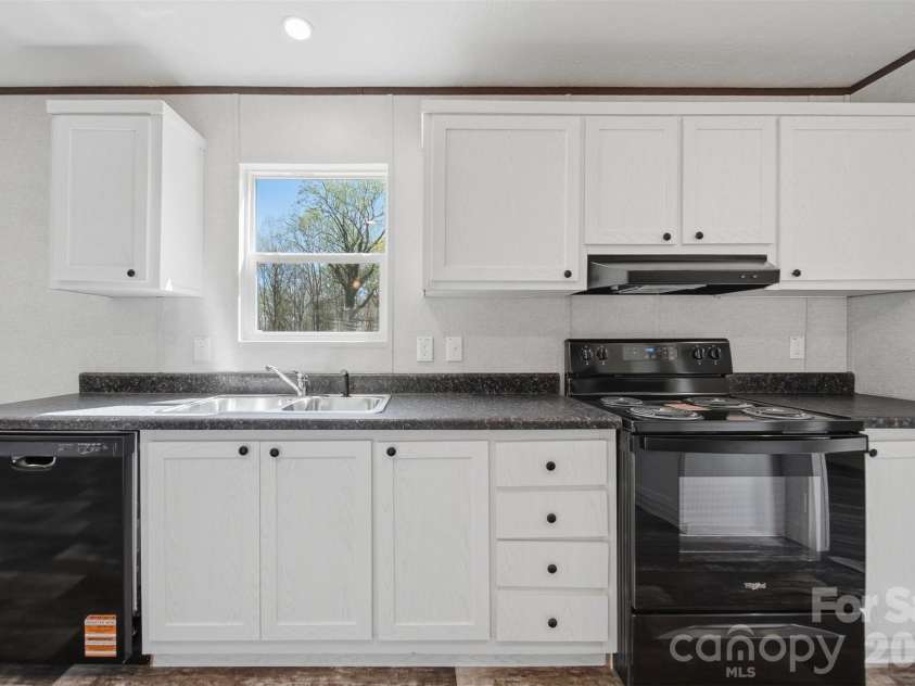 810 Vine Arden Road, Morganton, NC 28655.  MLS# CAR4369853, YatesRealty ID 18982. 