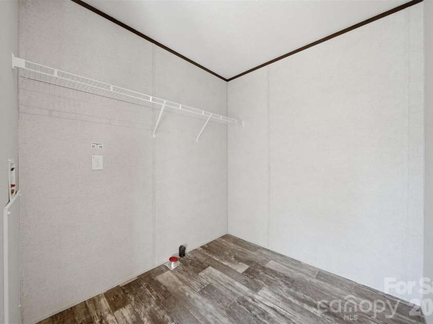 810 Vine Arden Road, Morganton, NC 28655.  MLS# CAR4369853, YatesRealty ID 18982. Mud/Laundry room