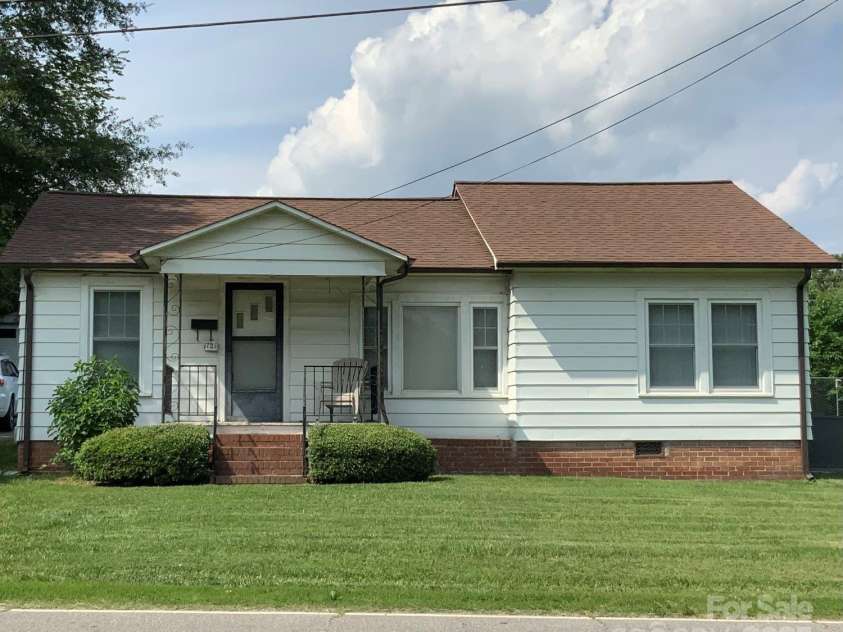1721 9th Avenue, Hickory, NC 28601.  MLS# CAR4269093, YatesRealty ID 18983. 