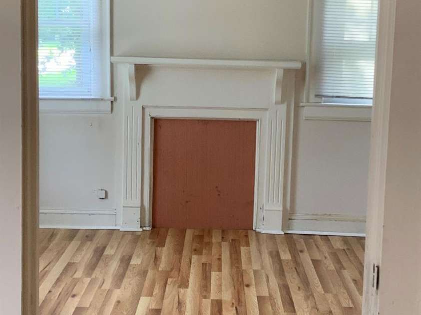 1721 9th Avenue, Hickory, NC 28601.  MLS# CAR4269093, YatesRealty ID 18983. 