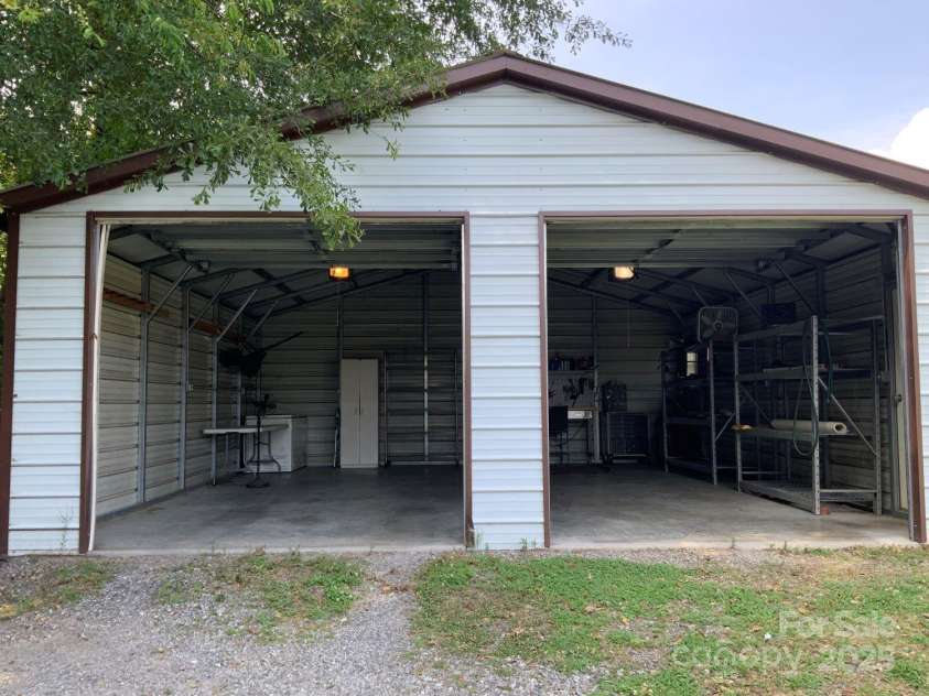 1721 9th Avenue, Hickory, NC 28601.  MLS# CAR4269093, YatesRealty ID 18983. 