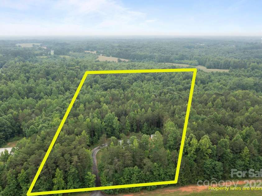 213 Genesis Place, Cleveland, NC 27013.  MLS# CAR4262619, YatesRealty ID 18984. Representation of approximate lot lines