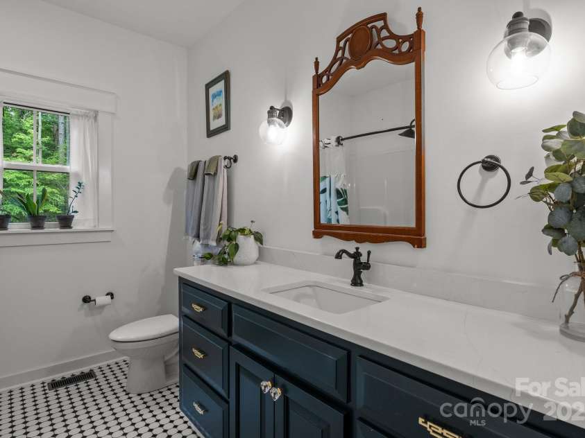 213 Genesis Place, Cleveland, NC 27013.  MLS# CAR4262619, YatesRealty ID 18984. Secondary bathroom