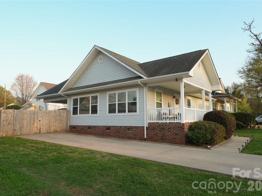 713 Willie Beatty Court, Statesville, NC 28677.  MLS# CAR4366480, YatesRealty ID 18984. 
