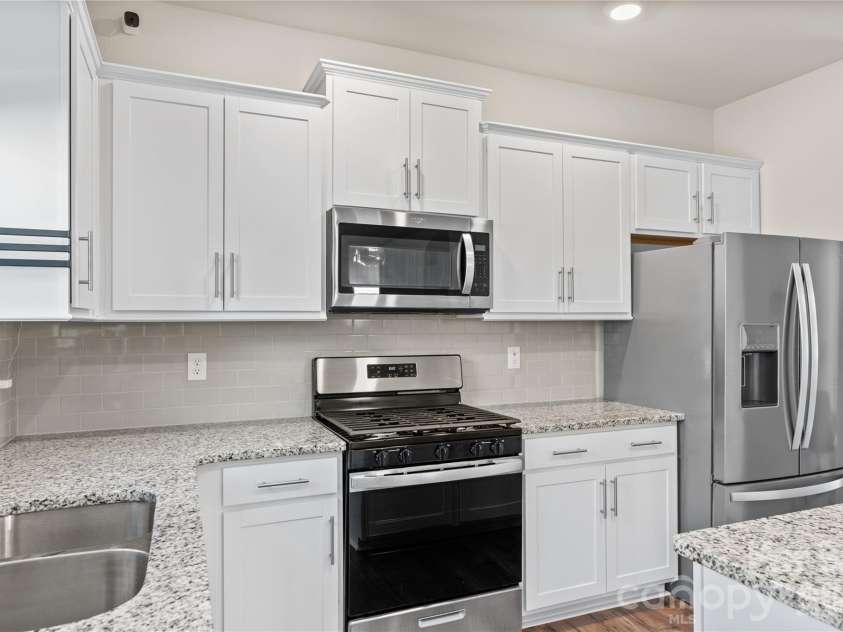 814 Monterey Court, Asheville, NC 28806.  MLS# CAR4358355, YatesRealty ID 18985. 
