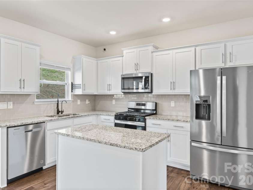 814 Monterey Court, Asheville, NC 28806.  MLS# CAR4358355, YatesRealty ID 18985. 