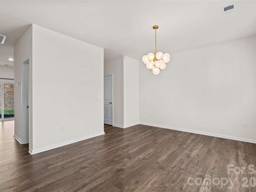 814 Monterey Court, Asheville, NC 28806.  MLS# CAR4358355, YatesRealty ID 18985. 