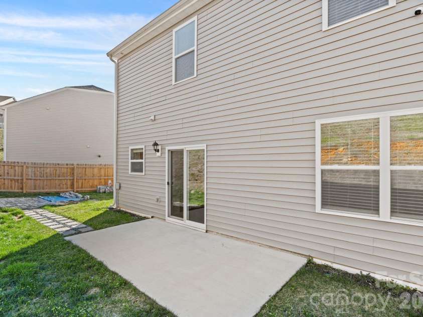 814 Monterey Court, Asheville, NC 28806.  MLS# CAR4358355, YatesRealty ID 18985. Back Patio