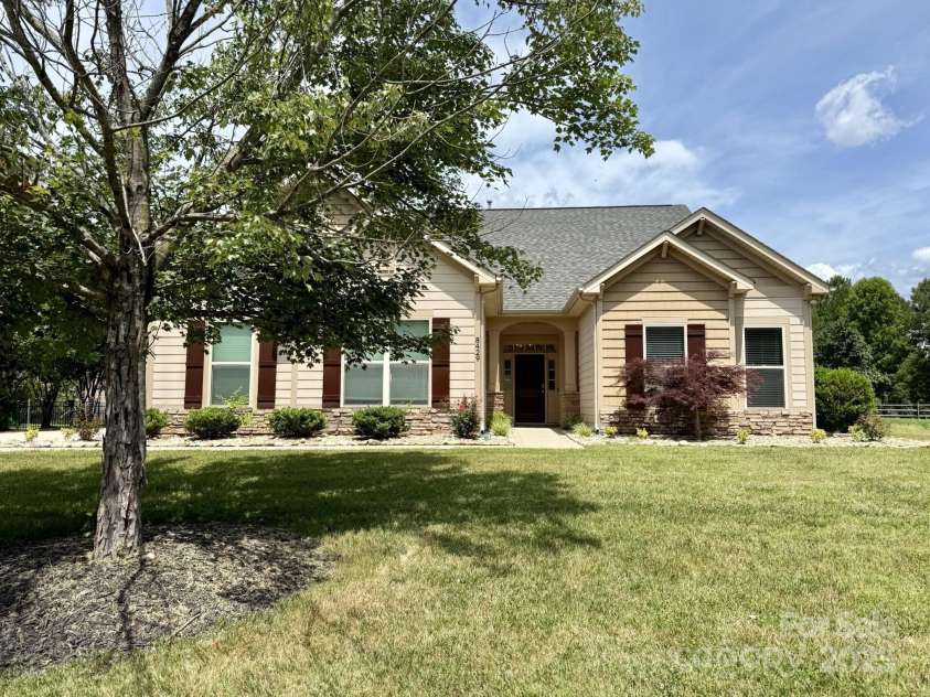 8429 Olde Stonegate Lane, Mint Hill, NC 28227.  MLS# CAR4267507, YatesRealty ID 18985. 