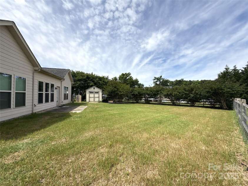8429 Olde Stonegate Lane, Mint Hill, NC 28227.  MLS# CAR4267507, YatesRealty ID 18985. 