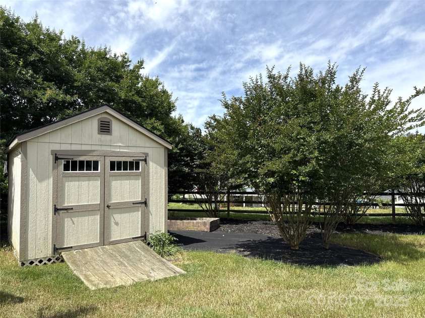8429 Olde Stonegate Lane, Mint Hill, NC 28227.  MLS# CAR4267507, YatesRealty ID 18985. 