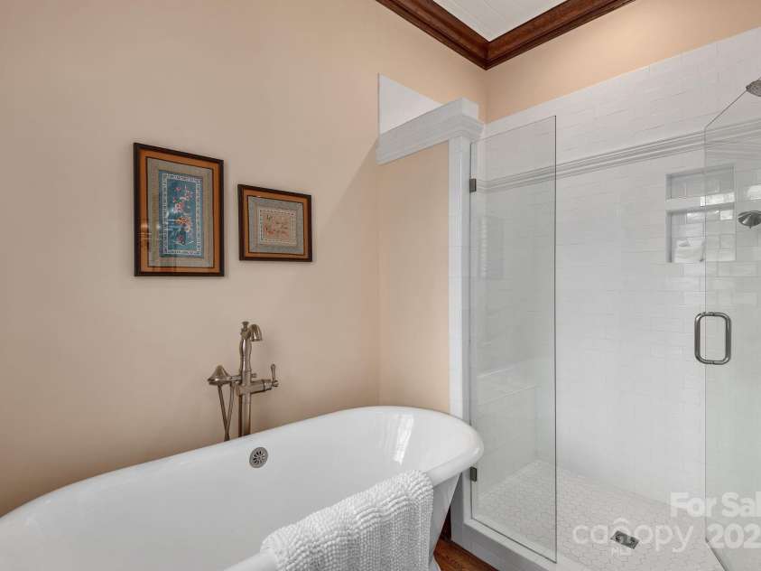 60 Woodside Drive, Brevard, NC 28712.  MLS# CAR4239922, YatesRealty ID 18987. 