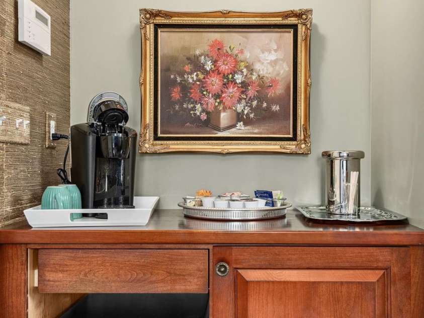 60 Woodside Drive, Brevard, NC 28712.  MLS# CAR4239922, YatesRealty ID 18987. 