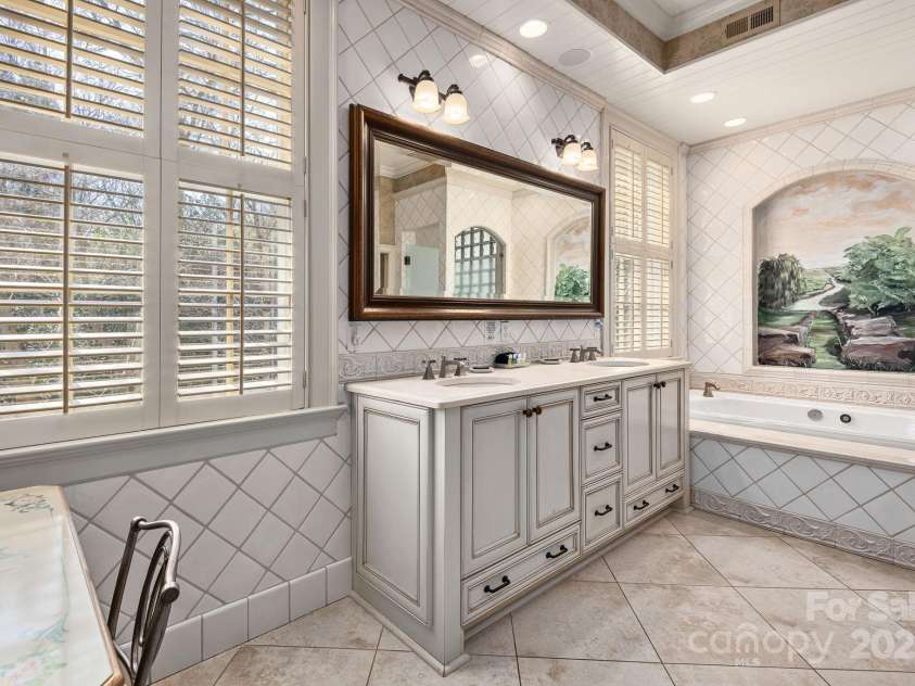 60 Woodside Drive, Brevard, NC 28712.  MLS# CAR4239922, YatesRealty ID 18987. 