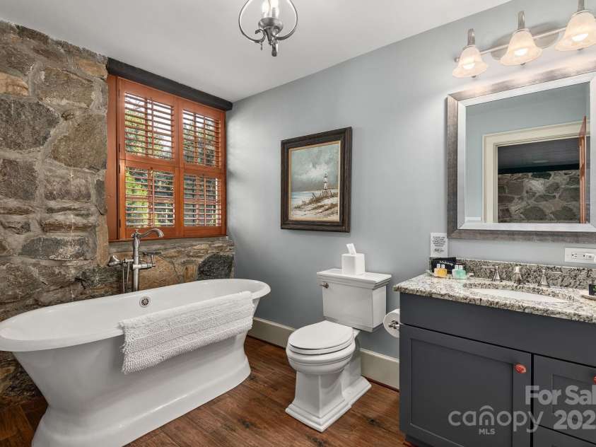 60 Woodside Drive, Brevard, NC 28712.  MLS# CAR4239922, YatesRealty ID 18987. 