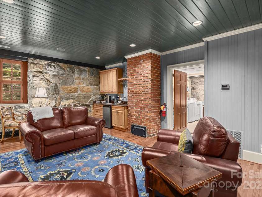 60 Woodside Drive, Brevard, NC 28712.  MLS# CAR4239922, YatesRealty ID 18987. 