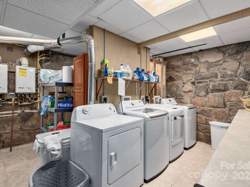 60 Woodside Drive, Brevard, NC 28712.  MLS# CAR4239922, YatesRealty ID 18987. 