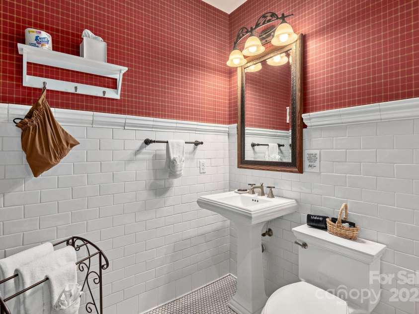 60 Woodside Drive, Brevard, NC 28712.  MLS# CAR4239922, YatesRealty ID 18987. 