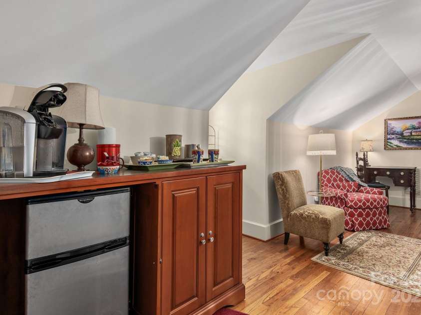 60 Woodside Drive, Brevard, NC 28712.  MLS# CAR4239922, YatesRealty ID 18987. 