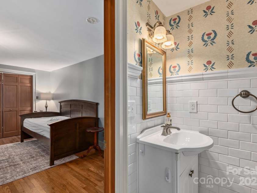 60 Woodside Drive, Brevard, NC 28712.  MLS# CAR4239922, YatesRealty ID 18987. 