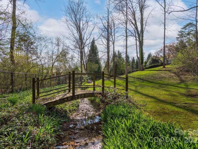 60 Woodside Drive, Brevard, NC 28712.  MLS# CAR4239922, YatesRealty ID 18987. 