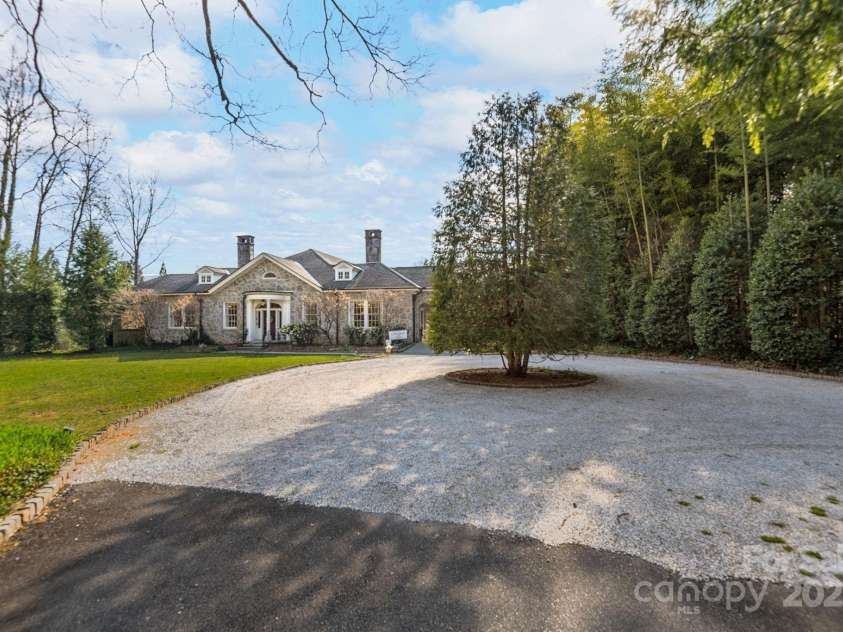 60 Woodside Drive, Brevard, NC 28712.  MLS# CAR4239922, YatesRealty ID 18987. 