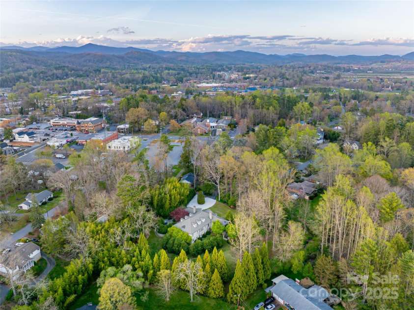 60 Woodside Drive, Brevard, NC 28712.  MLS# CAR4239922, YatesRealty ID 18987. 