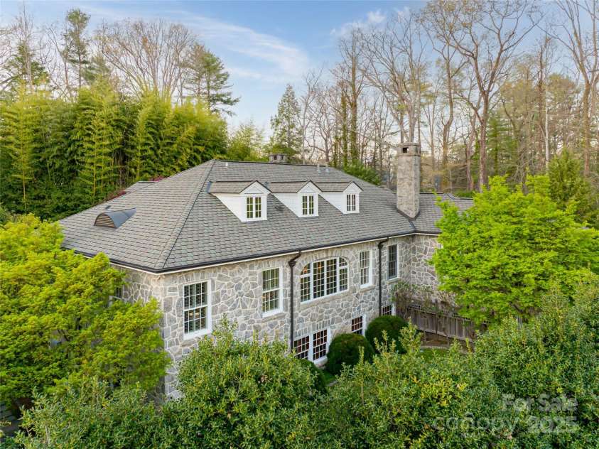 60 Woodside Drive, Brevard, NC 28712.  MLS# CAR4239922, YatesRealty ID 18987. 