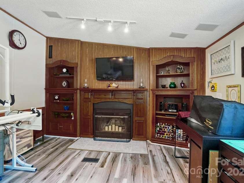 231 Valley View Drive, Clover, SC 29710.  MLS# CAR4264044, YatesRealty ID 18988. 