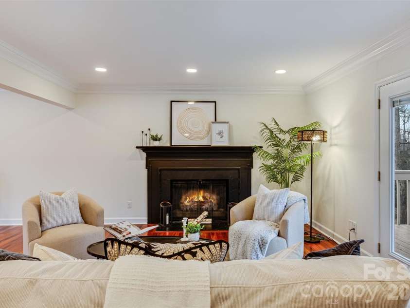 8 Hickory Ridge Court, Lake Wylie, SC 29710.  MLS# CAR4337552, YatesRealty ID 18988. Cozy gas fireplace