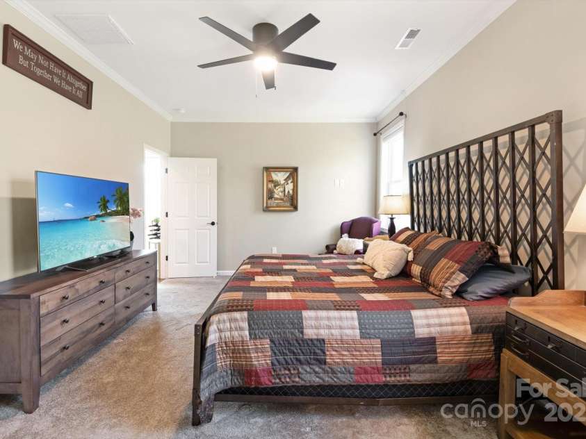 423 Blacksmith Run Drive, Hendersonville, NC 28792.  MLS# CAR4245571, YatesRealty ID 18989. 9 foot ceilings and crown molding throughout.