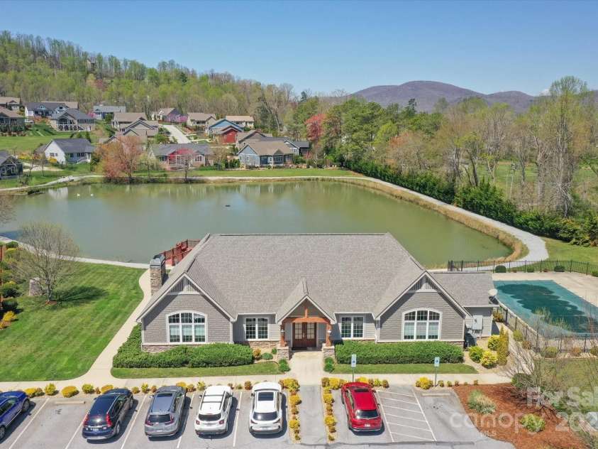 423 Blacksmith Run Drive, Hendersonville, NC 28792.  MLS# CAR4245571, YatesRealty ID 18989. Community features include large pond with trails and outdoor swimming pool.