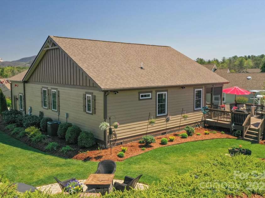 423 Blacksmith Run Drive, Hendersonville, NC 28792.  MLS# CAR4245571, YatesRealty ID 18989. Gated neighborhood with mountain views.