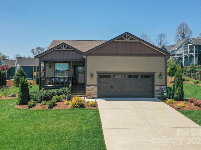 423 Blacksmith Run Drive, Hendersonville, NC 28792.  MLS# CAR4245571, YatesRealty ID 18989. Gorgeous landscaping with built-in irrigation.