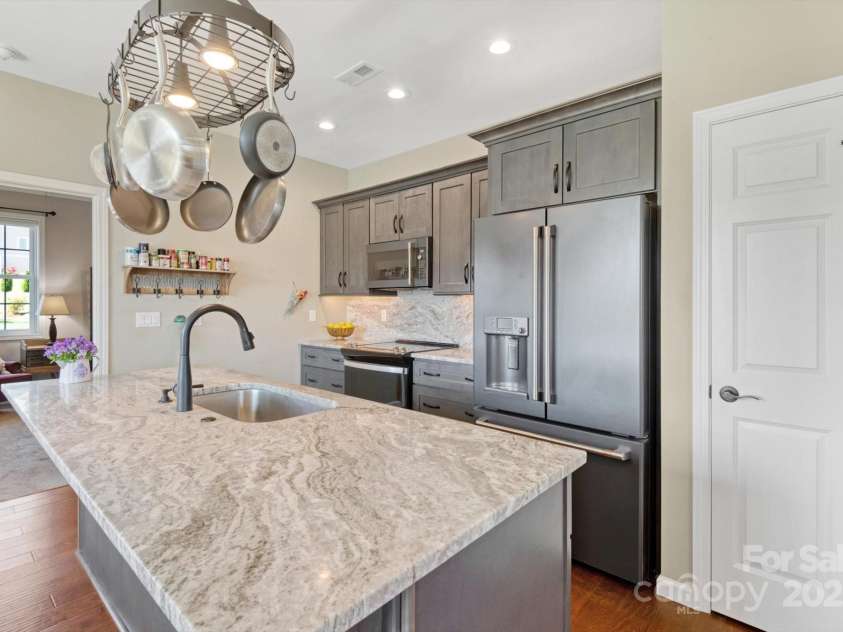 423 Blacksmith Run Drive, Hendersonville, NC 28792.  MLS# CAR4245571, YatesRealty ID 18989. Granite countertops, kitchen island.