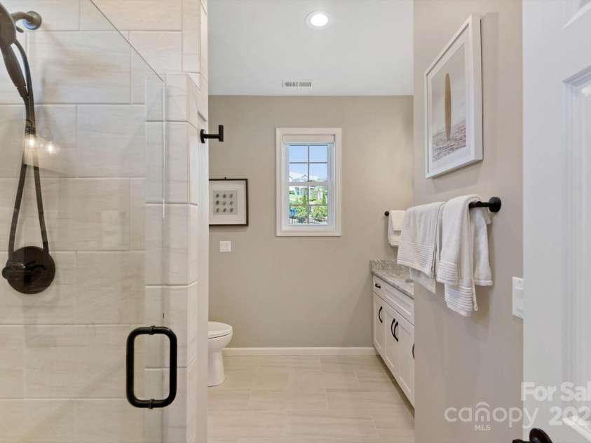 423 Blacksmith Run Drive, Hendersonville, NC 28792.  MLS# CAR4245571, YatesRealty ID 18989. Neutral finishes make every buyer happy!