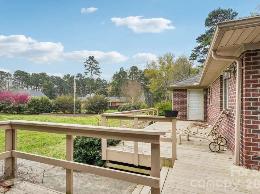 425 Lariat Circle, Salisbury, NC 28144.  MLS# CAR4362878, YatesRealty ID 18989. 