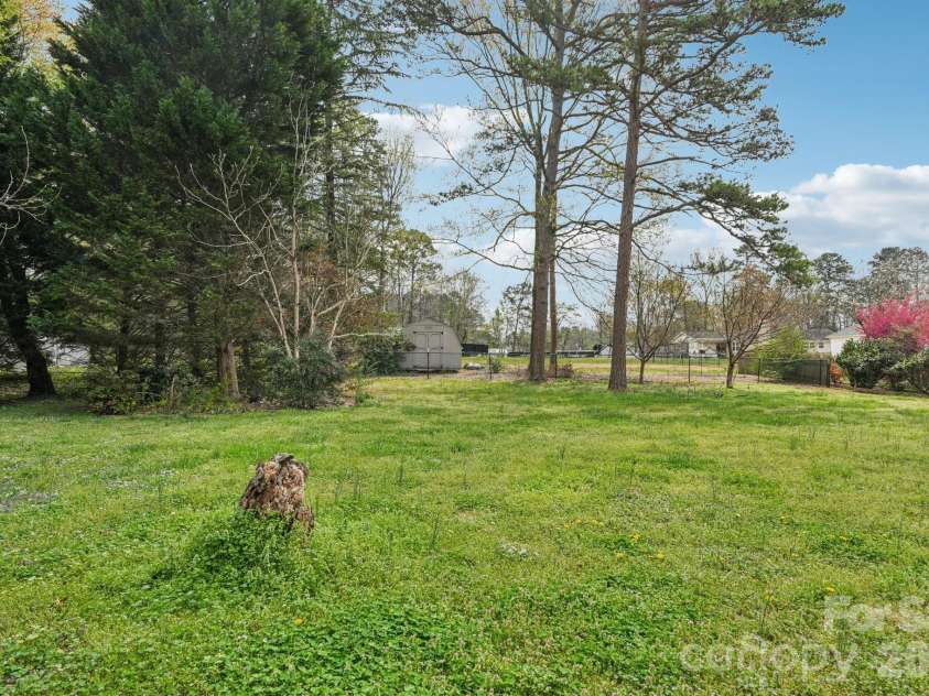 425 Lariat Circle, Salisbury, NC 28144.  MLS# CAR4362878, YatesRealty ID 18989. 