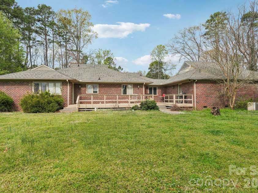 425 Lariat Circle, Salisbury, NC 28144.  MLS# CAR4362878, YatesRealty ID 18989. 