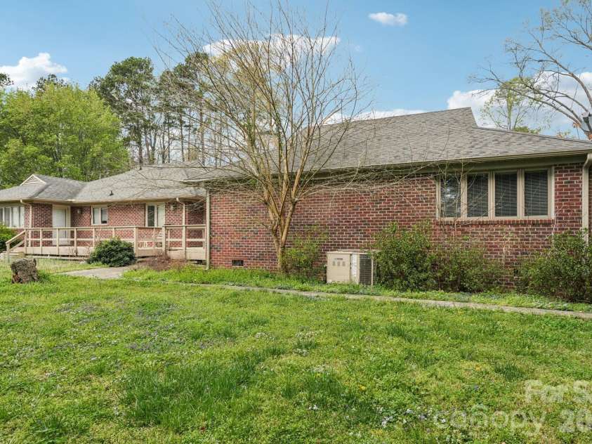 425 Lariat Circle, Salisbury, NC 28144.  MLS# CAR4362878, YatesRealty ID 18989. 